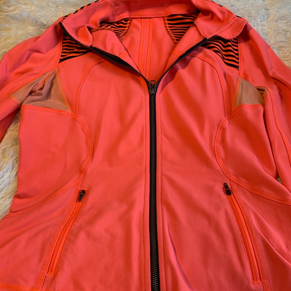 Lululemon sweatshirt